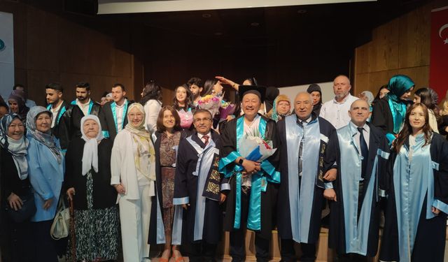 64 Yaşında mezuniyet gururu: Azmiyle örnek oldu