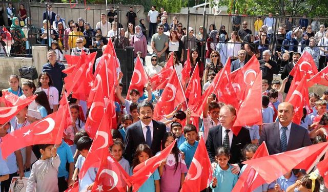 Kırşehir'de 40 bin 376 öğrenci karne heyecanı yaşadı