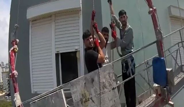 İskelede mahsur kalan 3 işçi kurtarıldı