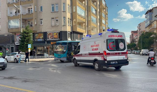Selçuk Mahallesi’nde otomobil ile motosiklet çarpıştı