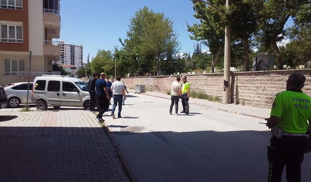 Selçuk Mahallesi’nde otomobil ile motosiklet çarpıştı
