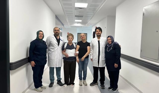 Niğde’de düşme sonrası yürüyemez hale gelen hasta yeniden ayağa kalktı