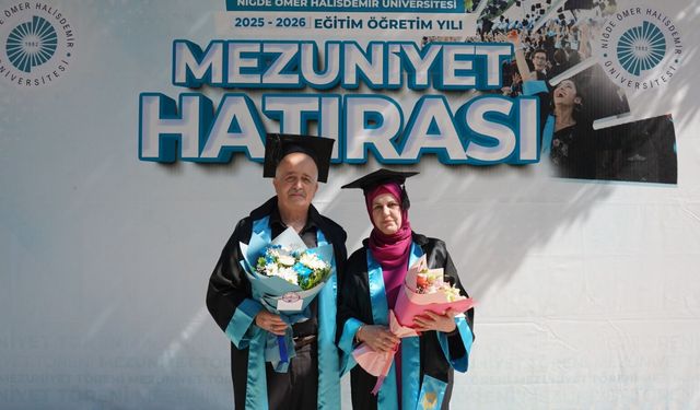 Eş oldular, sınıf arkadaşı oldular, birlikte mezun oldular