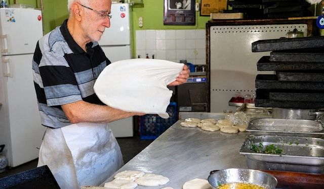 81 yaşında, 69 yıldır aynı tezgâhın başında
