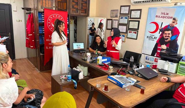 Adana'da Kızılay personeline yönelik farkındalık eğitimi