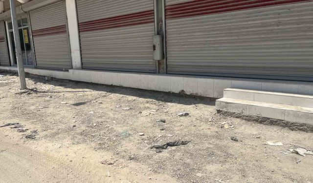 Bozuk yollar mahalleliyi isyan ettirdi