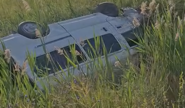 Niğde'de minibüs şarampole devrildi: 3 yaralı