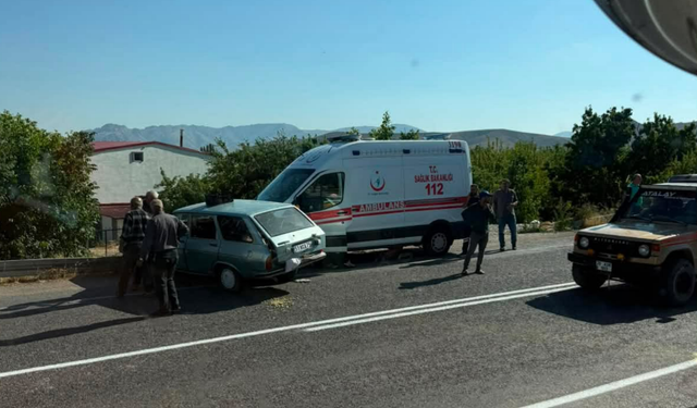 Niğde’de otomobil ile ambulans çarpıştı