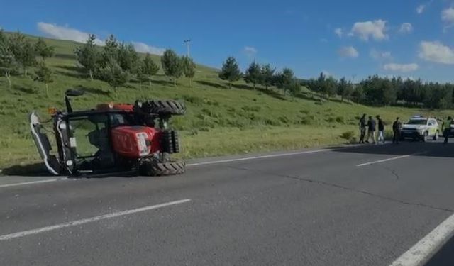 Karayolunda Traktör devrildi, sürücü hafif yaralandı