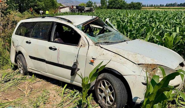Kargo aracı otomobille çarpıştı: 5 yaralı