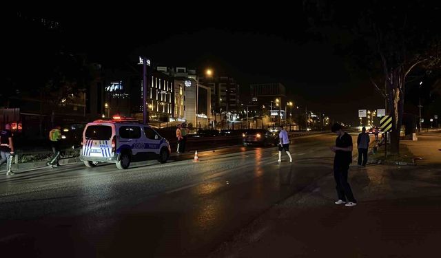 Karşıdan karşıya geçen yaşlı adama otomobil çarptı