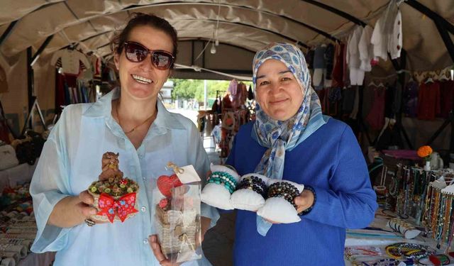Kadınlar el emeği ürünlerini kazanca dönüştürüyor