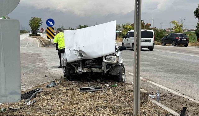 Otomobiller çarpıştı: 1'i ağır 5 yaralı