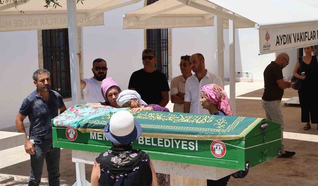 Muğla'da hayatını kaybeden kadının tabutunu kadınlar taşıdı