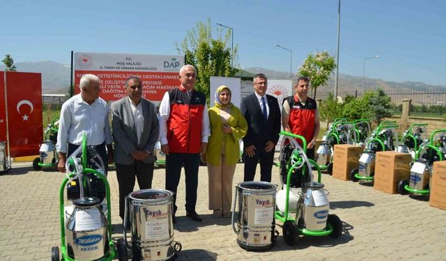 Manda yetiştiricilerine süt sağım ve elektrikli yayık makinesi desteği