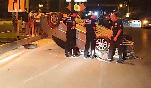 Önündeki motosiklete çarpmamak için direksiyonu kırdı, takla attı