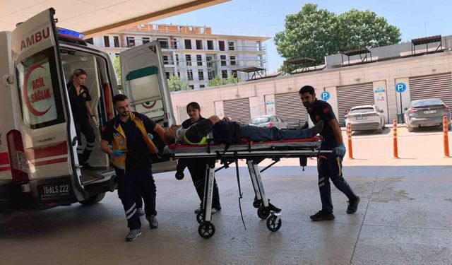 Otomobil ile geri dönüşüm aracının karıştığı kazada 1 kişi yaralandı