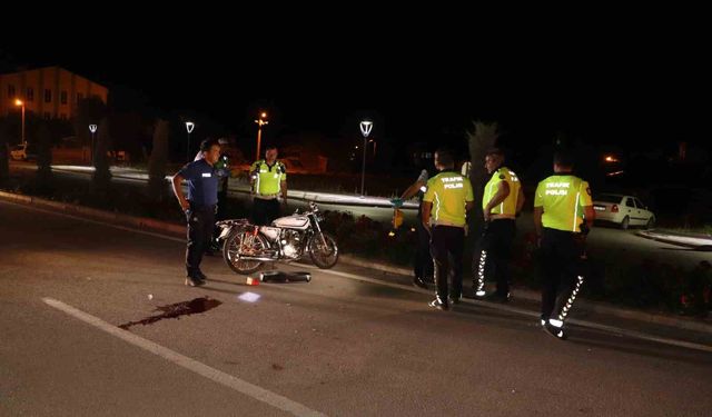 Otomobile çarpan motosikletin sürücüsü ağır yaralandı