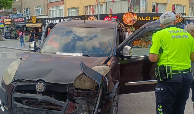Niğde'de iki otomobil çarpıştı: 2 yaralı