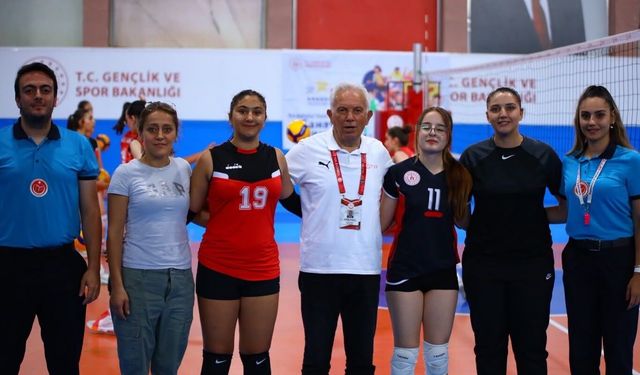 Niğde ANALİG Voleybol takımı grubunu ikinci tamamladı
