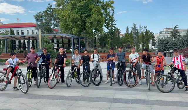 Çocuklar yaz tatilini pedal çevirerek geçiriyor