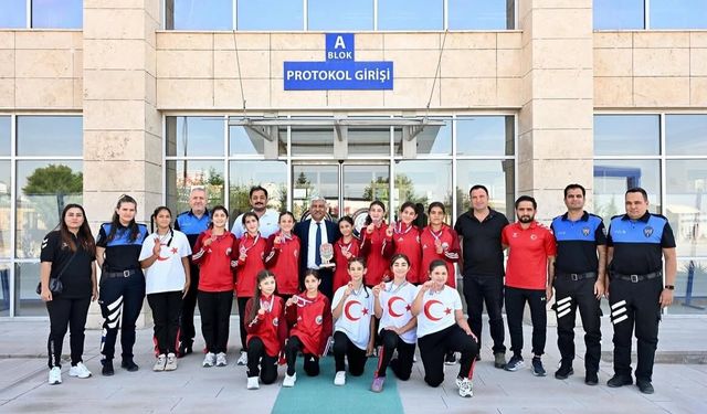 Şampiyon minik güreşçilerden İl Emniyet Müdürü Yüceer'e ziyaret