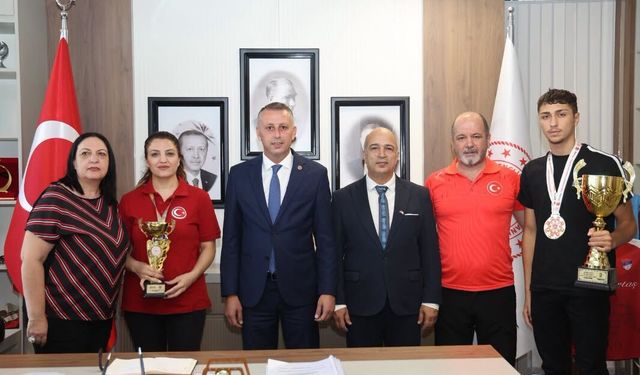 Niğdeli kick boksçuların başarısı değerlendirildi