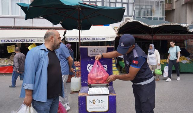 Niğde'de zabıtadan pazar denetimi