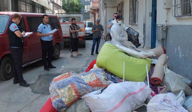Çöp ev temizlendi, 5 ton çöp çıktı