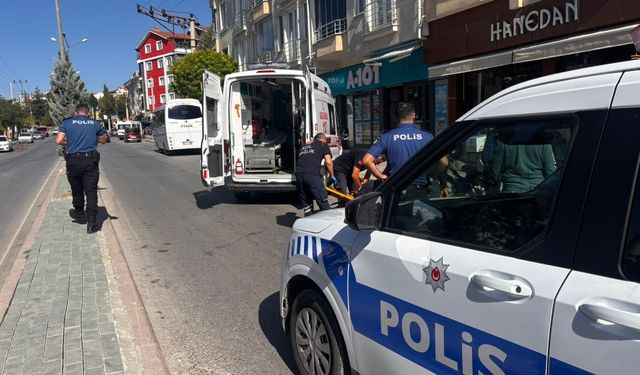Açılan otomobil kapısı kazaya neden oldu: 2 yaralı