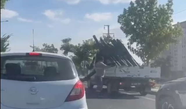 Niğde’de trafikte tehlike saçtı! Boru bir anda yola düştü