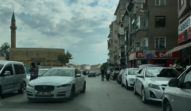 Niğde’de park yeri arayışı 18 dakikayı buluyor