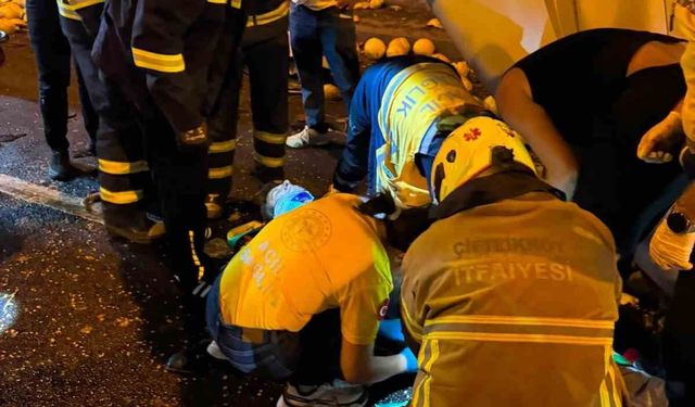 Kamyona çarpan tırın kupası dorseden ayrıldı: 1 ağır yaralı