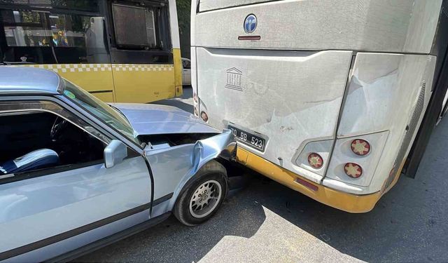 Otomobil halk otobüsüne çarptı: 1 yaralı