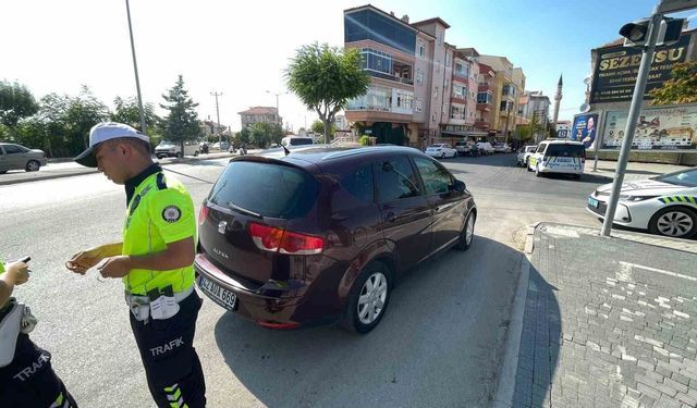 Otomobilin çarptığı kadın yaralandı