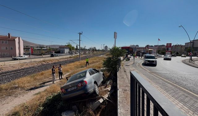 Niğde’de otomobil köprüden düştü: 1 yaralı