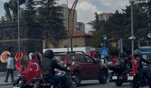 Niğde’de motosikletlilerden 30 Ağustos’a bayraklı kutlama