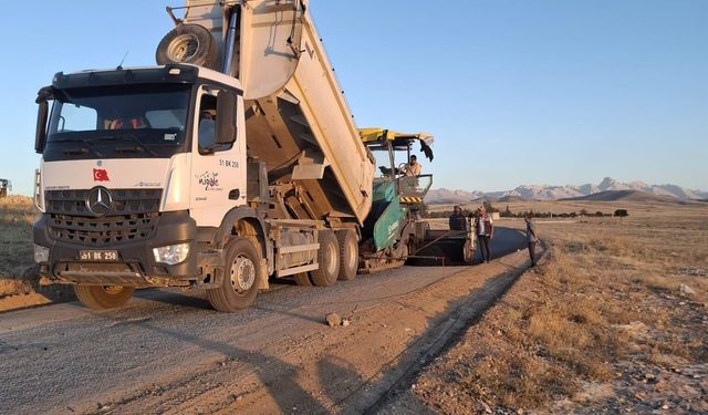 Karatlı’da ulaşımı rahatlatacak asfalt çalışması sürüyor