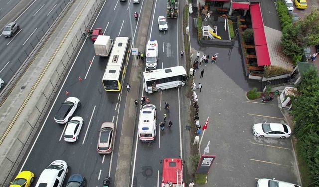 Servis midibüsü kaza yaptı: 9 yaralı