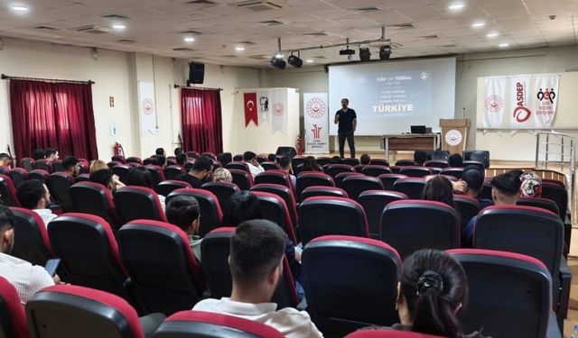 Evlilik öncesi gençlere aile hayatının temelleri anlatıldı