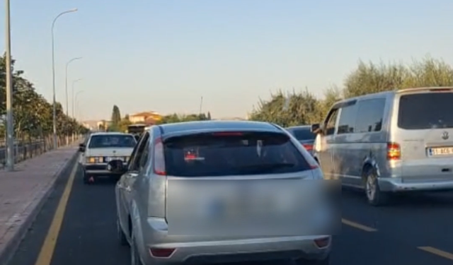 Niğde’de gelin konvoyuna tepki! Çift şerit yolu kapattılar