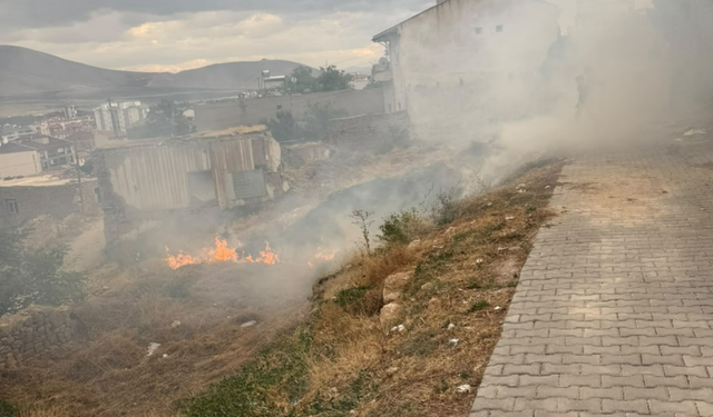 Niğde’de otluk alanda yangın