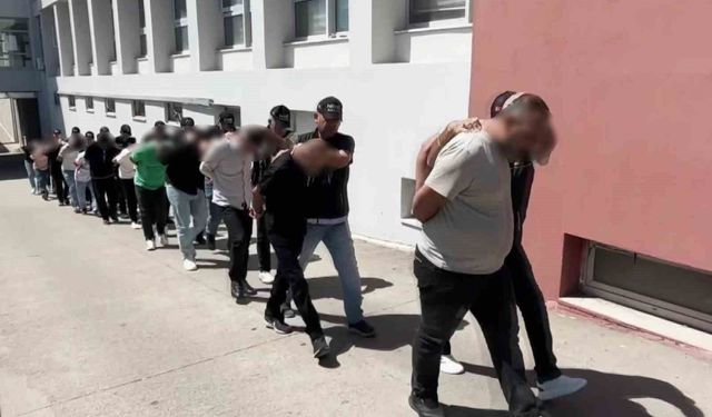 Evlerinden uyuşt*rucular ve silahlar çıktı: 9 şüpheli tutuklandı