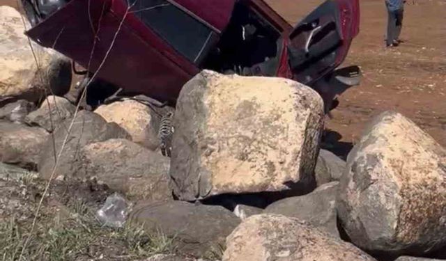 Lastiği patlayan otomobil şarampole devrildi: 1 yaralı