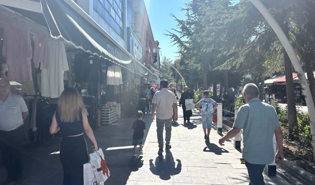 Niğde'de çarşı okul alışverişiyle hareketlendi