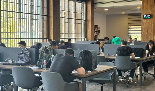 Öğrencilerin hafta sonu uğrağı kütüphaneler oldu