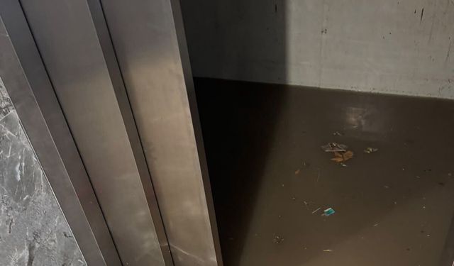 Niğde'de apartmanı su bastı