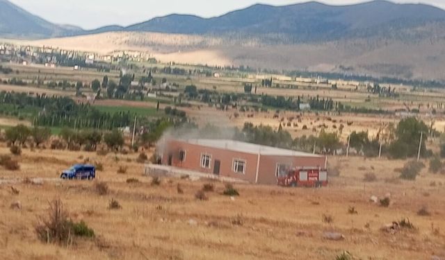 Niğde'de binada çıkan yangına müdahele edildi