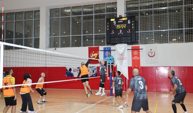 Niğde'de sağlık çalışanlarının voleybol turnuvası tamamlandı