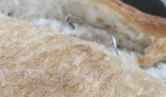 Niğde’de ekmeğin içinden çatal iğne çıktı!